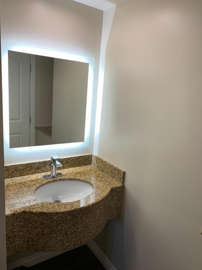 Walnut Inn & Suites Вест-Ковіна Екстер'єр фото