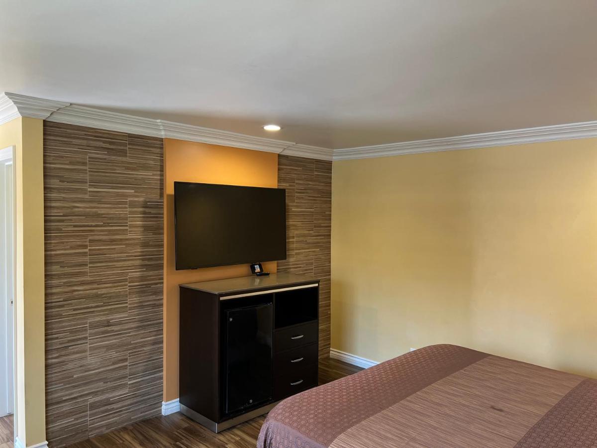 Walnut Inn & Suites Вест-Ковіна Екстер'єр фото