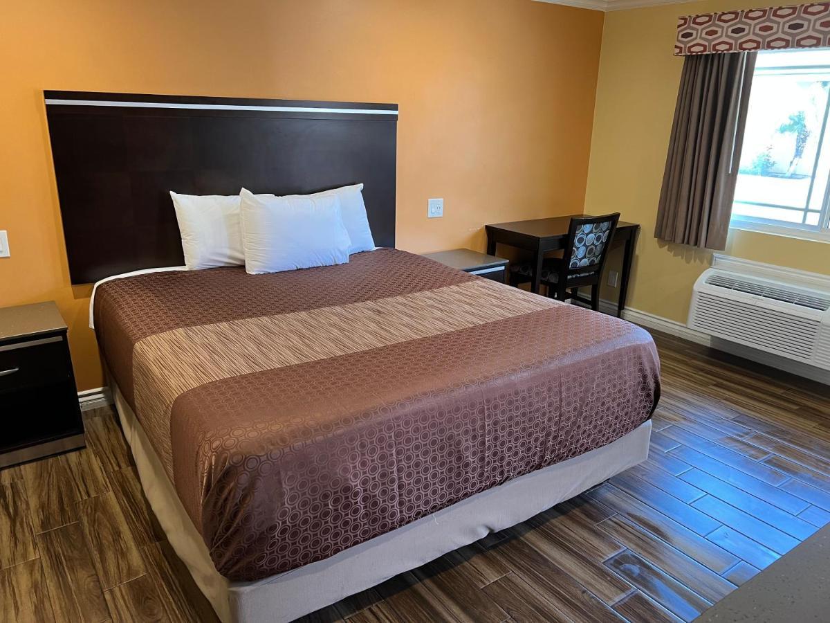 Walnut Inn & Suites Вест-Ковіна Екстер'єр фото