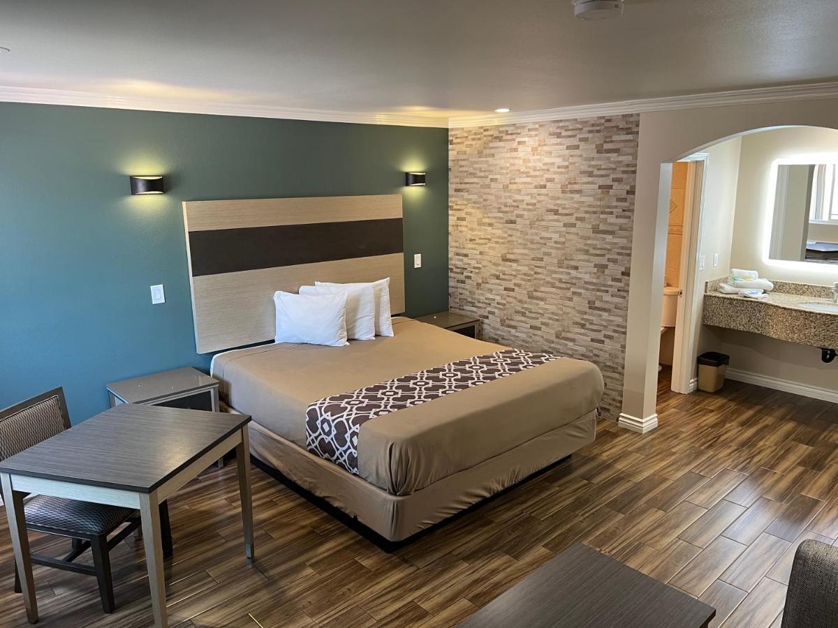 Walnut Inn & Suites Вест-Ковіна Екстер'єр фото
