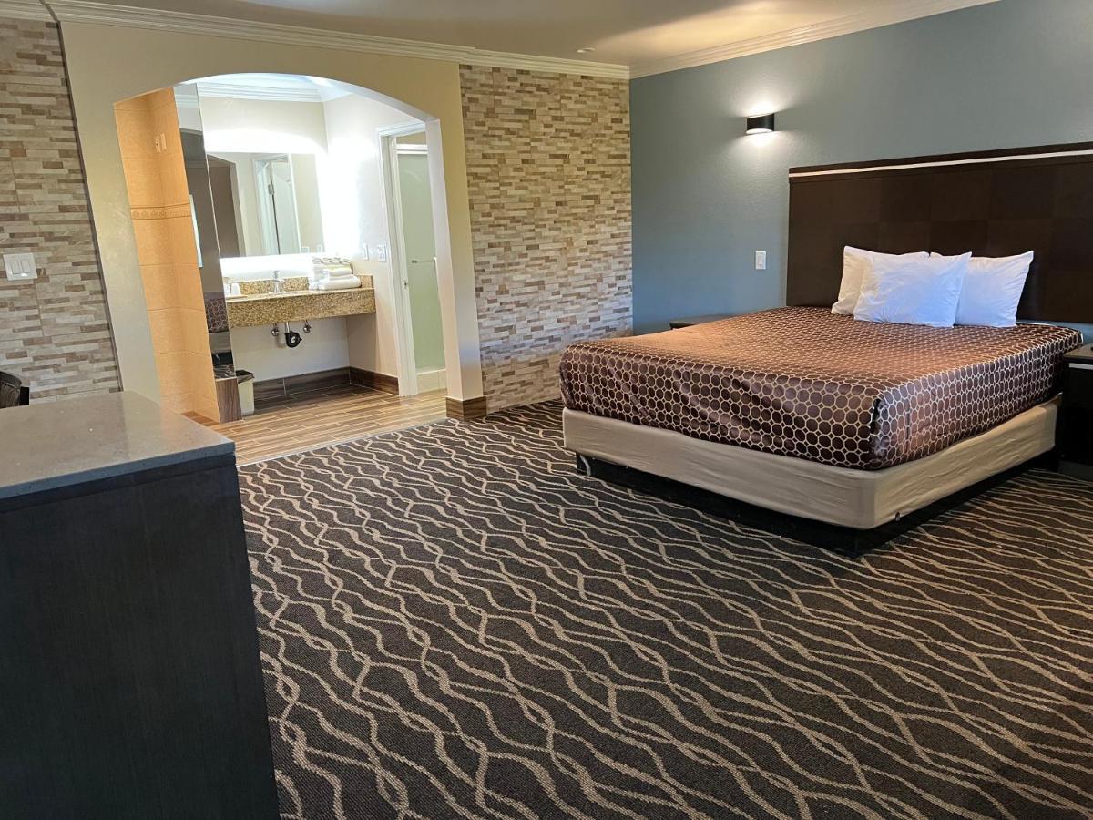 Walnut Inn & Suites Вест-Ковіна Екстер'єр фото