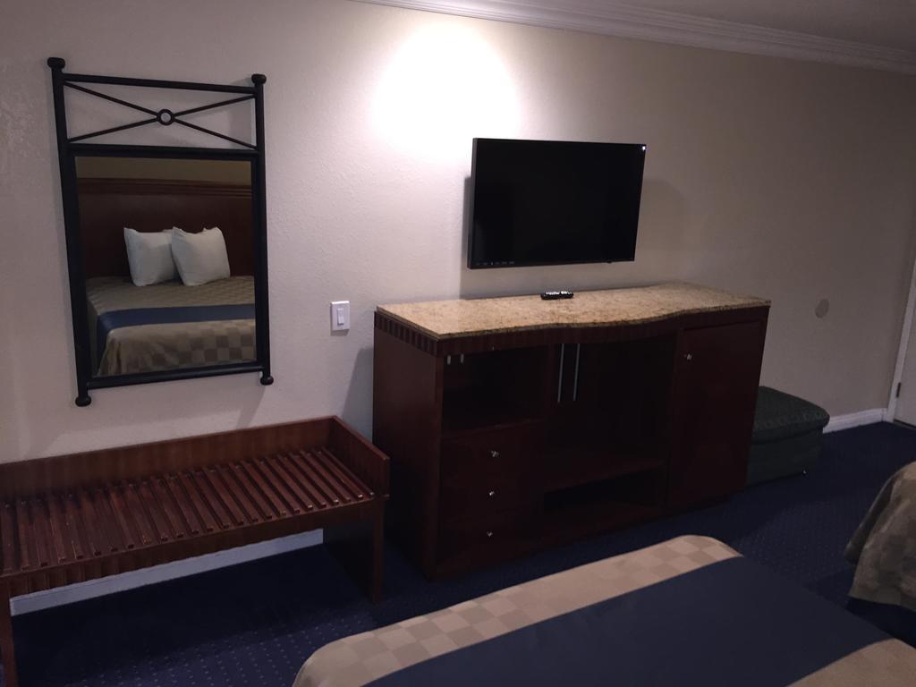 Walnut Inn & Suites Вест-Ковіна Екстер'єр фото
