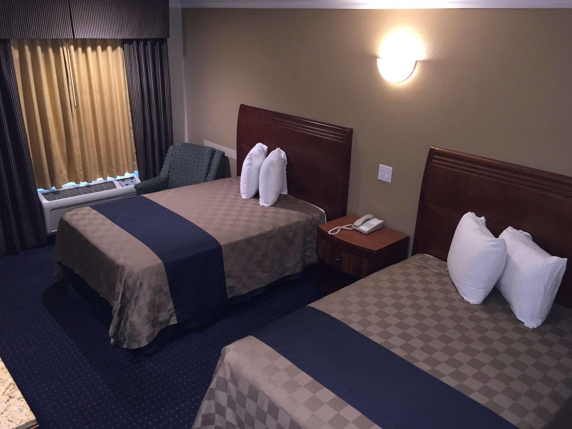 Walnut Inn & Suites Вест-Ковіна Екстер'єр фото